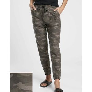NWT Athleta organic Farallon camo jogger size 20